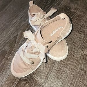 Koolaburra by UGG sneakers sz 4